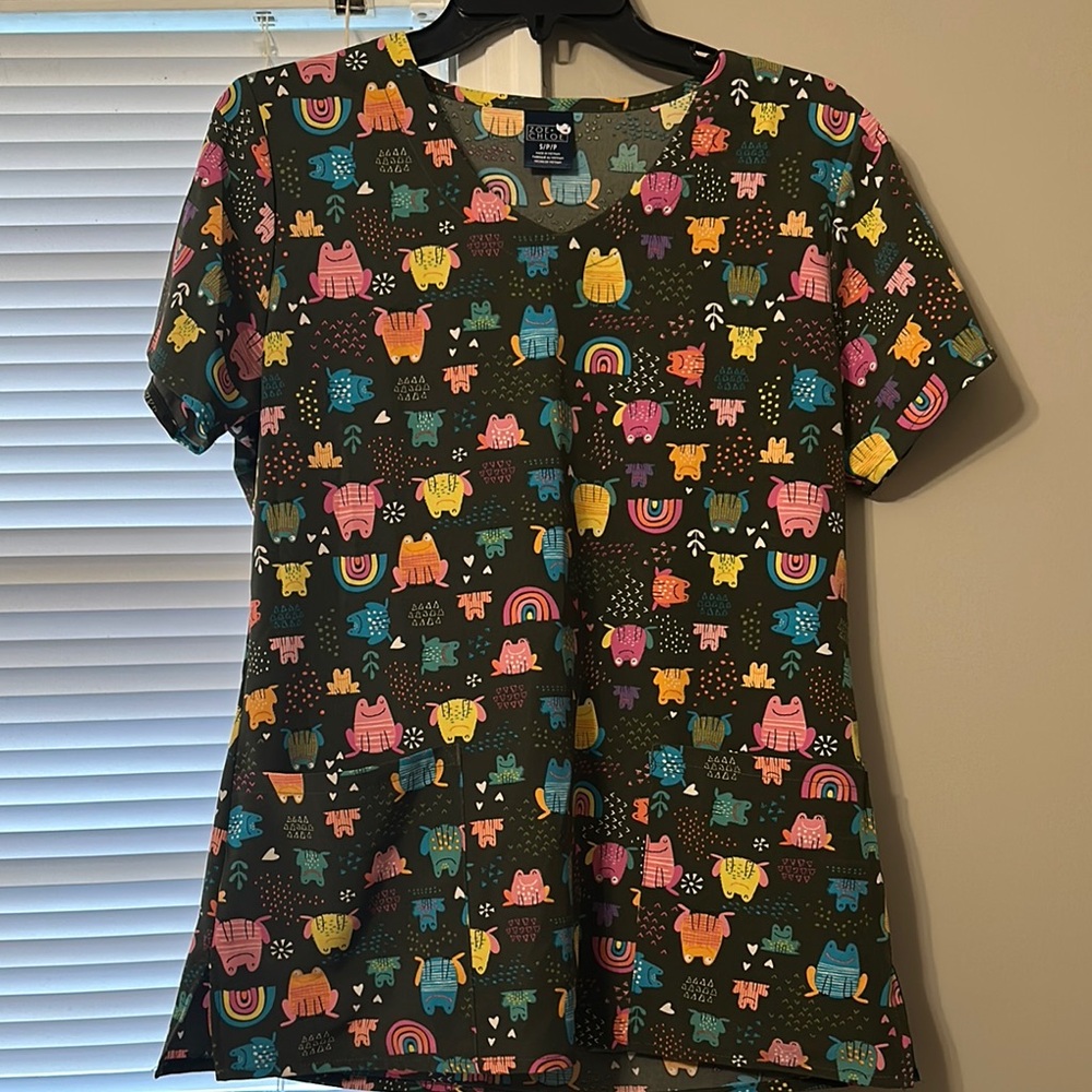 Colorful Women’s Frog and Rainbow Scrub Print Shirt